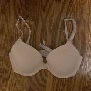 Victoria’s Secret lightly lined bra